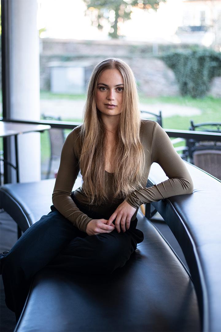 Portrait Beth Andrews